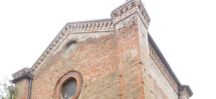 alestimento chiesa con bicicletta